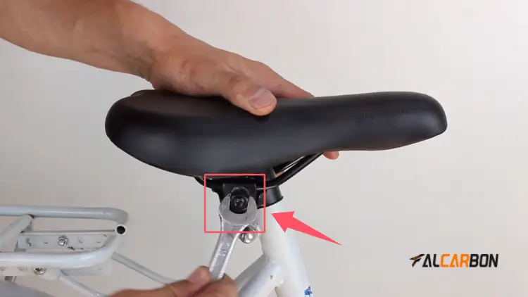 adjust-bike-saddle-angle-1