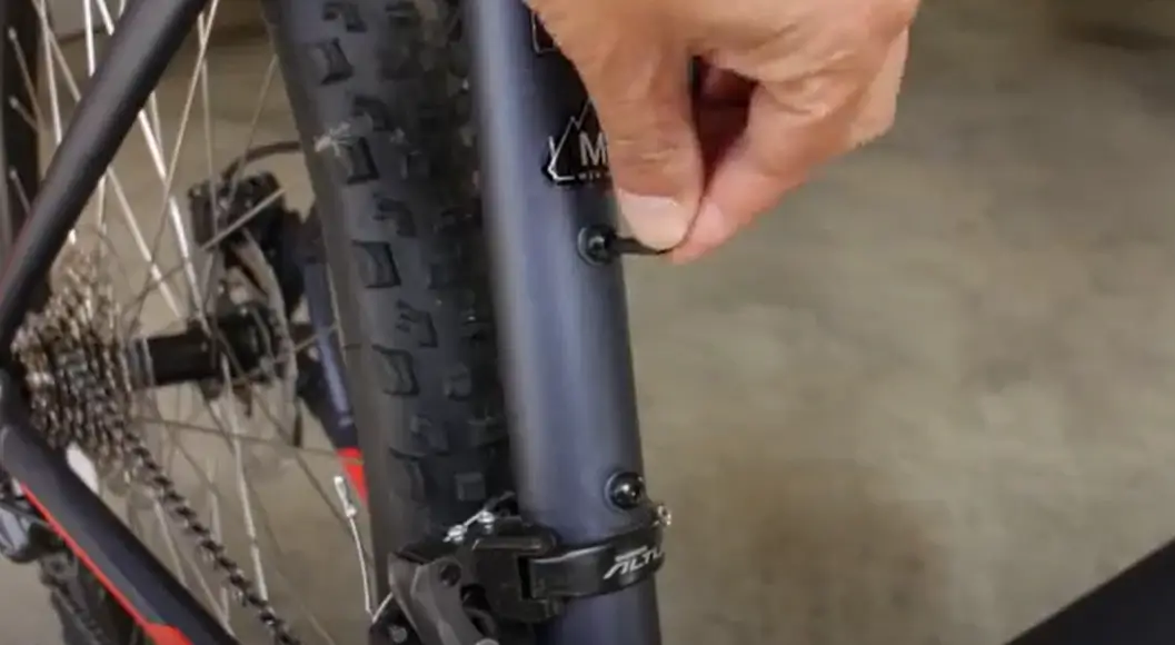 how-to-install-water-bottle-cage-on-bike-1-0