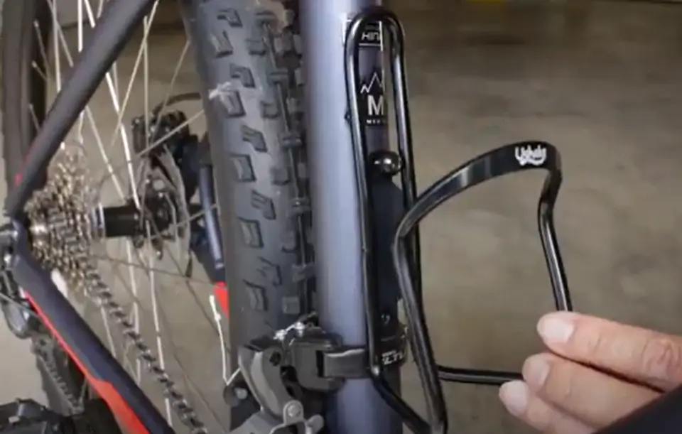 how-to-install-water-bottle-cage-on-bike-2